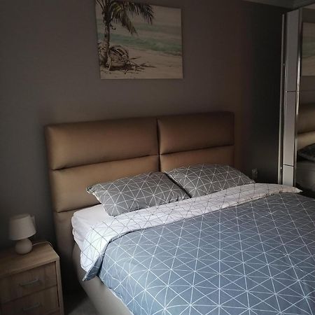 Kingston Apartment Pirot Luaran gambar