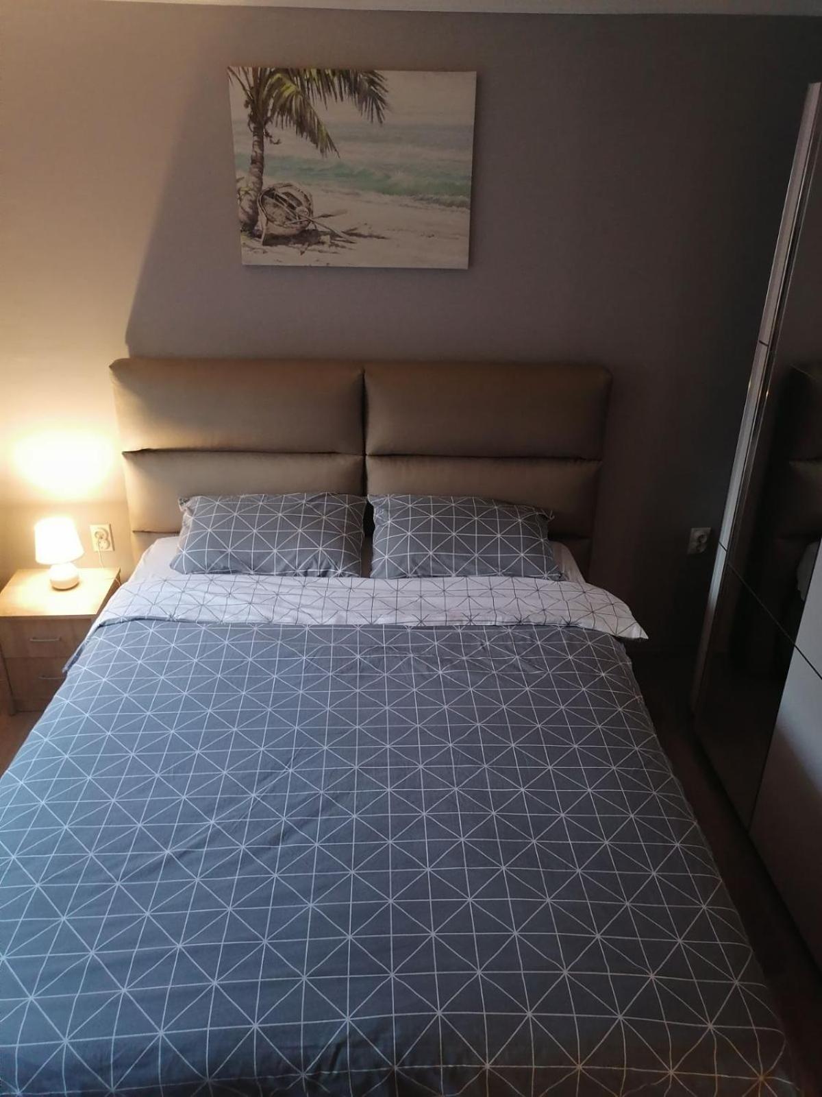 Kingston Apartment Pirot Luaran gambar