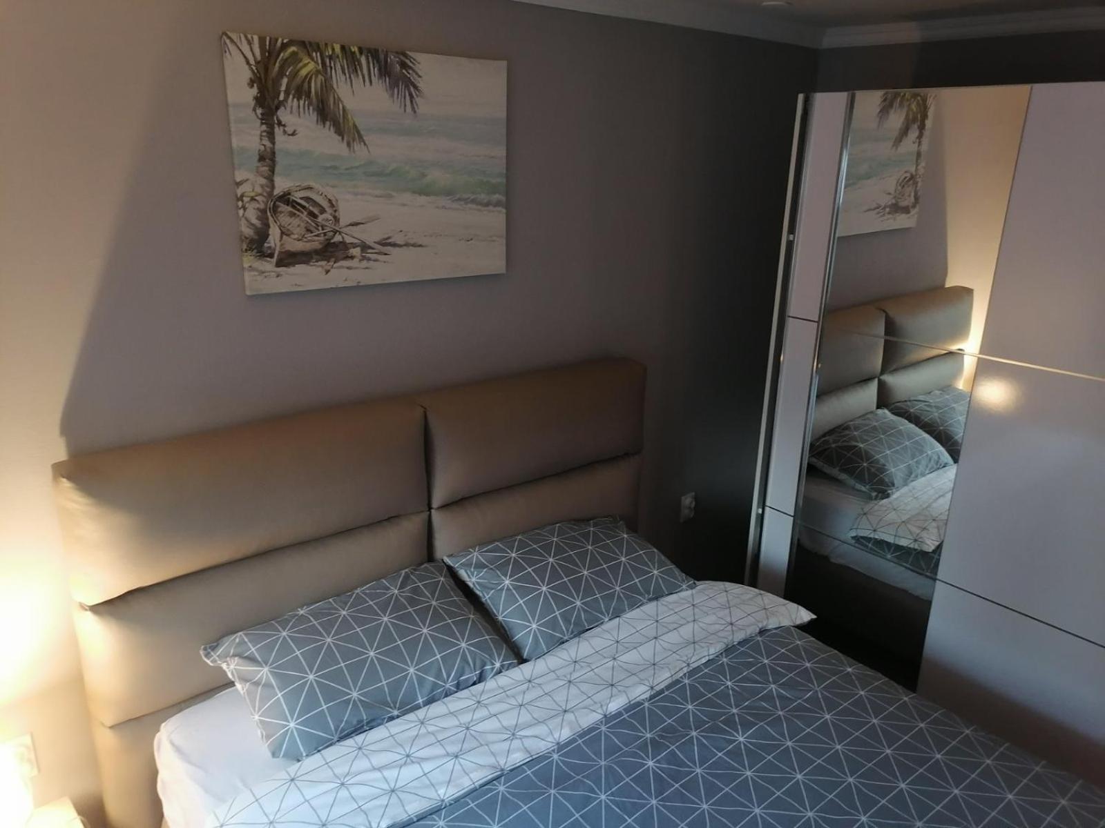 Kingston Apartment Pirot Luaran gambar