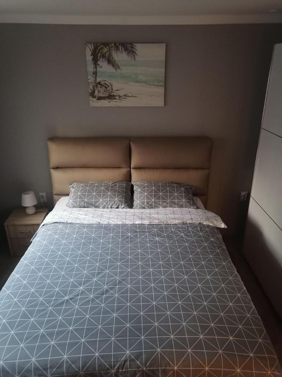Kingston Apartment Pirot Luaran gambar