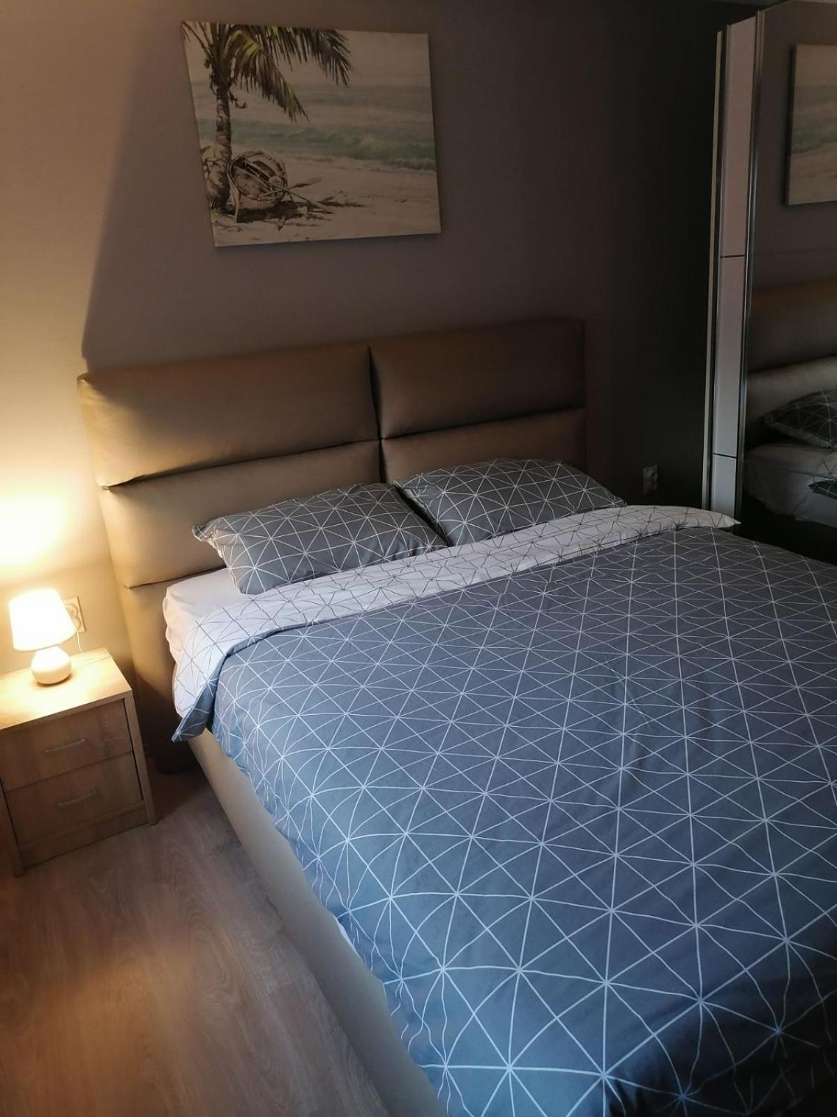 Kingston Apartment Pirot Luaran gambar